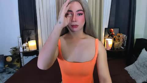 expensive_elise online show from May 15, 6:59 pm