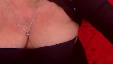 Snapshot of experiencedalana chatting on January 19, 2:57 am Alana online show from January 19, 2:57 am