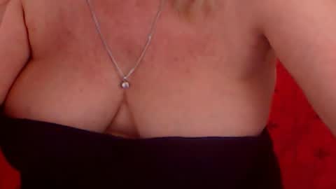 Snapshot of experiencedalana chatting on January 25, 1:54 am Alana online show from January 25, 1:54 am