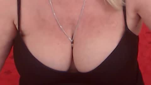 Snapshot of experiencedalana chatting on March 9, 12:21 am Alana online show from March 9, 12:21 am