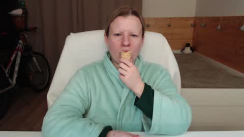 Snapshot of exponentex5 chatting on December 3, 5:45 pm Crystal online show from December 3, 5:45 pm