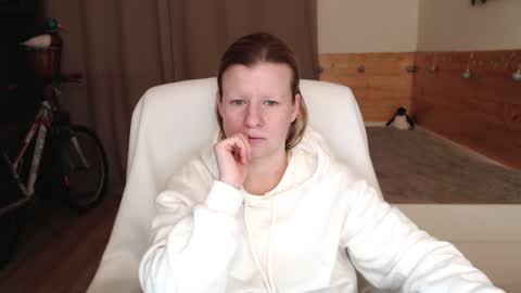 Snapshot of exponentex5 chatting on December 4, 9:35 pm Crystal online show from December 4, 9:35 pm