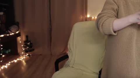 Snapshot of exponentex5 chatting on February 17, 12:10 am Crystal online show from February 17, 12:10 am