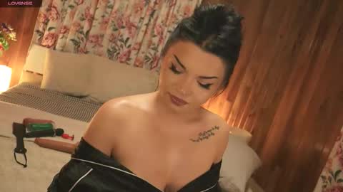 Snapshot of extra_topping chatting on February 20, 5:13 pm extra_topping online show from February 20, 5:13 pm