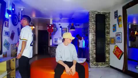 extrangers online show from January 10, 12:04 pm