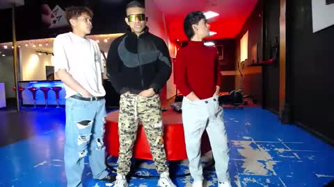 extrangers online show from November 9, 1:09 pm