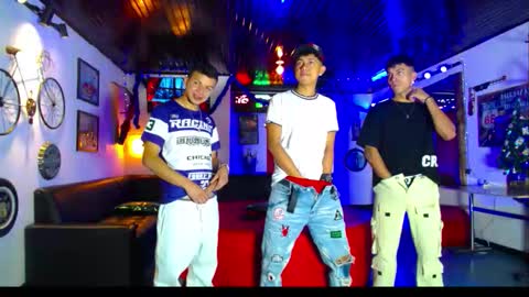 extrangers online show from December 15, 1:15 pm