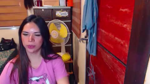 extremelydom online show from February 3, 8:30 am