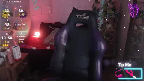 eyes_moonn online show from March 25, 4:13 pm