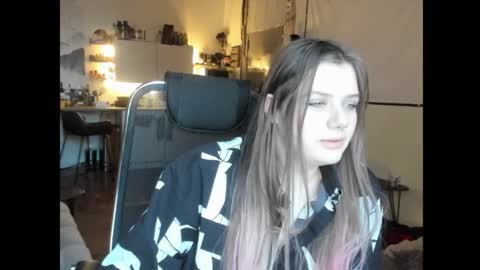 Snapshot of eyes_say_yes chatting on February 5, 2:00 pm Yara online show from February 5, 2:00 pm