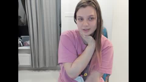 Snapshot of eyes_say_yes chatting on February 16, 6:15 pm Yara online show from February 16, 6:15 pm