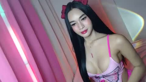 Snapshot of eyez0nm3 chatting on December 20, 3:58 am NewKarina online show from December 20, 3:58 am