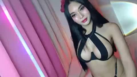 Snapshot of eyez0nm3 chatting on December 22, 4:06 am NewKarina online show from December 22, 4:06 am