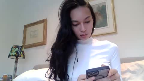 Snapshot of eyez0nm3 chatting on January 4, 10:38 am NewKarina online show from January 4, 10:38 am