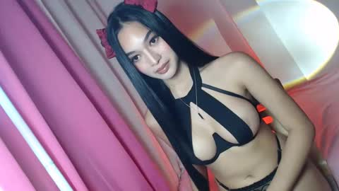 Snapshot of eyez0nm3 chatting on February 11, 5:05 am NewKarina online show from February 11, 5:05 am