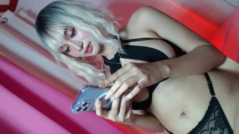 Snapshot of eyez0nm3 chatting on February 20, 4:28 am NewKarina online show from February 20, 4:28 am