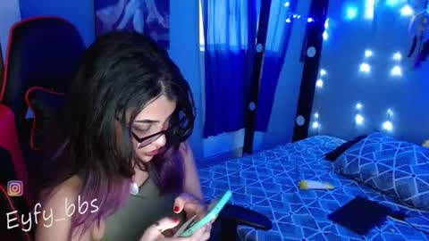 Snapshot of eyfy_bbs chatting on December 26, 8:32 pm Nadia online show from December 26, 8:32 pm