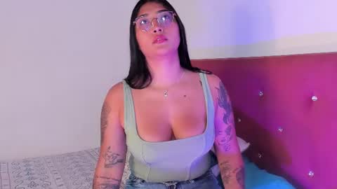 Snapshot of eymy_hadid_ chatting on June 30, 6:53 pm Emily online show from June 30, 6:53 pm