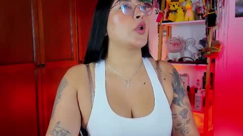 Snapshot of eymy_hadid_ chatting on July 28, 3:32 pm Emily online show from July 28, 3:32 pm