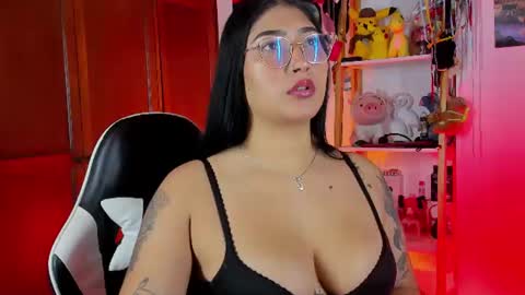 Snapshot of eymy_hadid_ chatting on July 30, 5:45 pm Emily online show from July 30, 5:45 pm