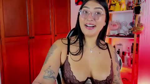 Snapshot of eymy_hadid_ chatting on July 31, 7:35 pm Emily online show from July 31, 7:35 pm