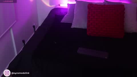 IG eyramodelink online show from November 30, 10:47 pm