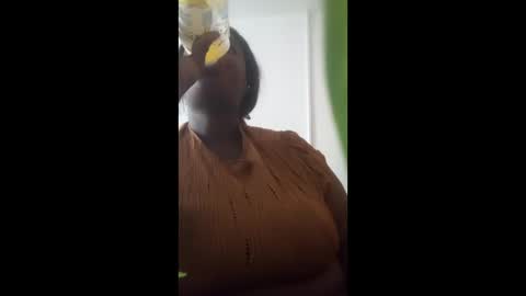 eyshaexotii online show from December 14, 4:45 pm