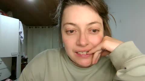 Snapshot of ezlngirl chatting on December 9, 1:51 am Aimee online show from December 9, 1:51 am