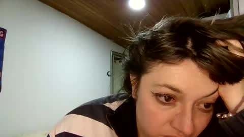 Snapshot of ezlngirl chatting on January 5, 4:47 am Aimee online show from January 5, 4:47 am