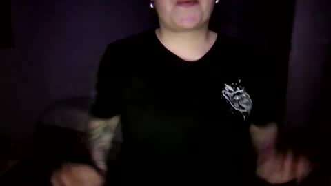 Snapshot of ezlngirl chatting on January 13, 1:56 am Aimee online show from January 13, 1:56 am