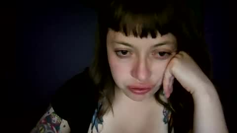 Snapshot of ezlngirl chatting on January 14, 1:36 am Aimee online show from January 14, 1:36 am