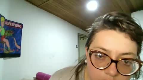 Snapshot of ezlngirl chatting on February 18, 4:58 am Aimee online show from February 18, 4:58 am