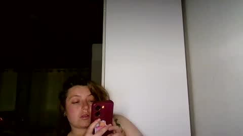 Snapshot of ezlngirl chatting on November 28, 2:25 am Aimee online show from November 28, 2:25 am