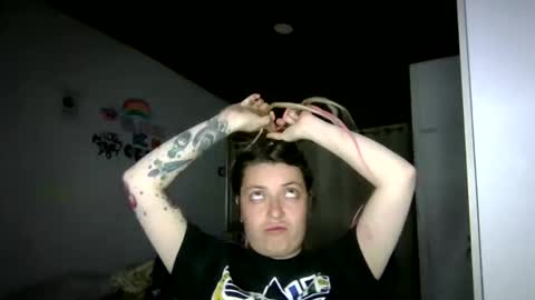 Snapshot of ezlngirl chatting on January 16, 2:15 am Aimee online show from January 16, 2:15 am