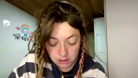 Snapshot of ezlngirl chatting on February 3, 3:59 am Aimee online show from February 3, 3:59 am