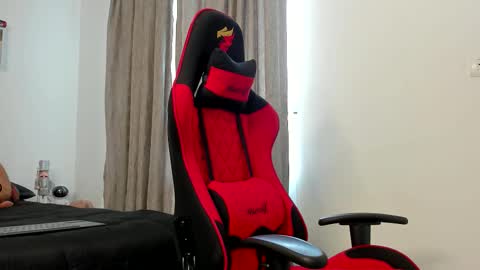 Snapshot of ezzio_scolaro chatting on October 7, 1:41 pm Ezzio Scolaro online show from October 7, 1:41 pm