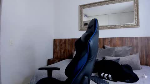 Snapshot of ezzio_scolaro chatting on October 20, 1:44 pm Ezzio Scolaro online show from October 20, 1:44 pm