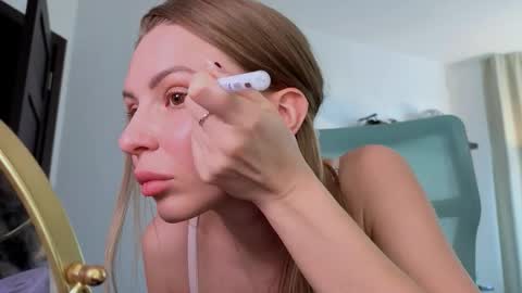 Snapshot of f1oraa chatting on March 4, 11:16 am if you dont have fansly account yet use this link to registration online show from March 4, 11:16 am