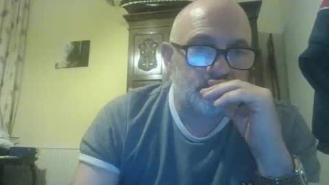 f1zzeek online show from May 7, 1:00 am