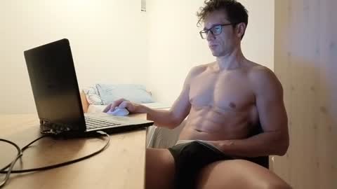 Snapshot of f24570a chatting on December 1, 5:57 pm Mick online show from December 1, 5:57 pm