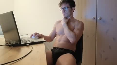 Snapshot of f24570a chatting on December 2, 8:11 pm Mick online show from December 2, 8:11 pm