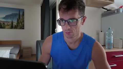 Snapshot of f24570a chatting on October 20, 12:49 pm Mick online show from October 20, 12:49 pm
