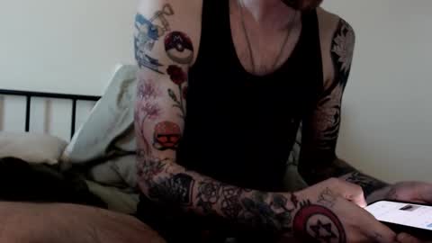 Snapshot of facialfan44 chatting on November 4, 11:04 pm facialfan44 online show from November 4, 11:04 pm