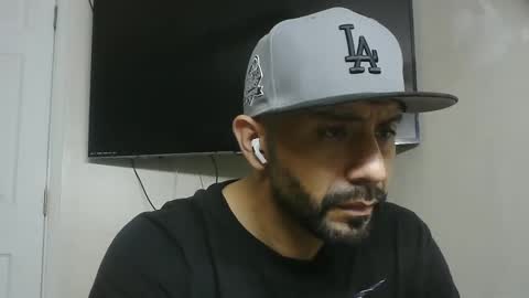 Snapshot of faded805 chatting on December 2, 11:23 am Mark online show from December 2, 11:23 am