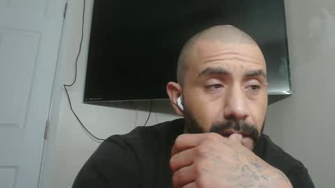 Snapshot of faded805 chatting on December 4, 10:46 am Mark online show from December 4, 10:46 am