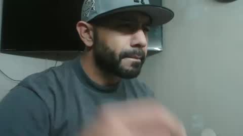 Snapshot of faded805 chatting on December 8, 5:18 am Mark online show from December 8, 5:18 am