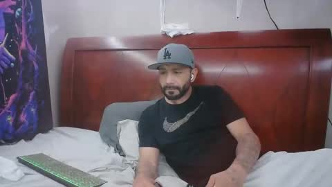 Snapshot of faded805 chatting on December 16, 9:46 am Mark online show from December 16, 9:46 am