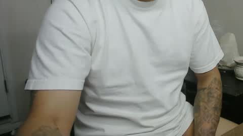 Snapshot of faded805 chatting on February 5, 7:18 am Mark online show from February 5, 7:18 am