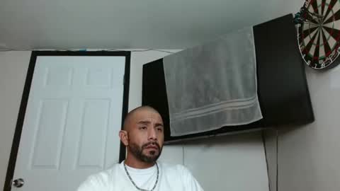 Snapshot of faded805 chatting on October 5, 10:13 am Mark online show from October 5, 10:13 am