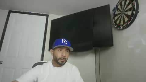 Snapshot of faded805 chatting on October 20, 9:32 am Mark online show from October 20, 9:32 am